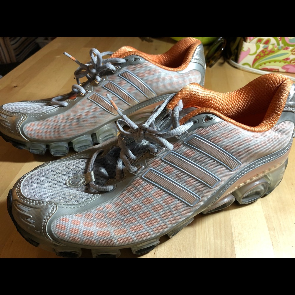 Adidas bounce women’s 9.5